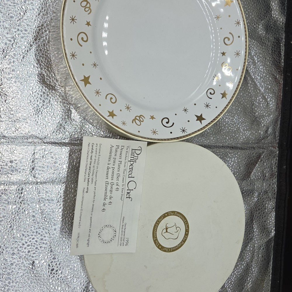 Pampered Chef Gold and White Dinner Plate